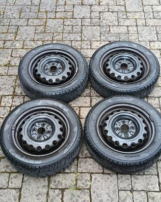 4 gomme invernali Kleber 155/65 R14 con cerchi