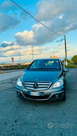 Mercedes B200