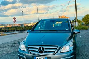 Mercedes B200