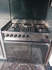  cucina piano cottura a gas con forno elettrico 