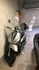 Scooter Piaggio beverly 300 . Come nuovo