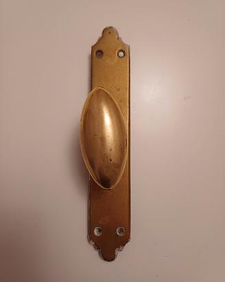 Maniglia in ottone massiccio per finestra