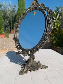 Specchio antico di bronzo grande