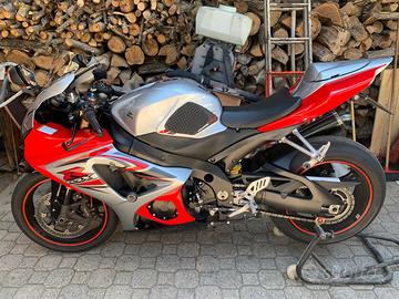 Moto Suzuki gsx r1000 k7
