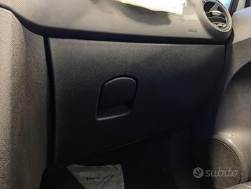 Cassetto portaoggetti OPEL CORSA D del 2008