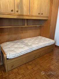 Letto in legno con cassetti