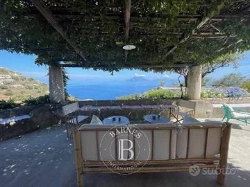 Villa di 366 m² con più di 5 locali e box auto a L