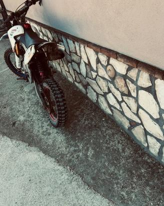 Mini cross