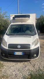 Fiat scudo adibito a pescheria mobile