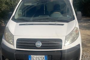 Fiat scudo adibito a pescheria mobile