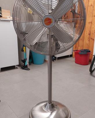 Ventilatore a piantana
