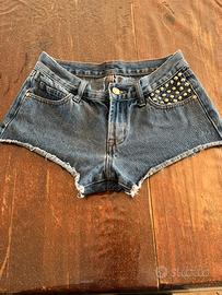 pantaloncino con borchie