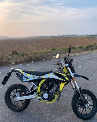 Splendida SWM Scrambler 125 cc