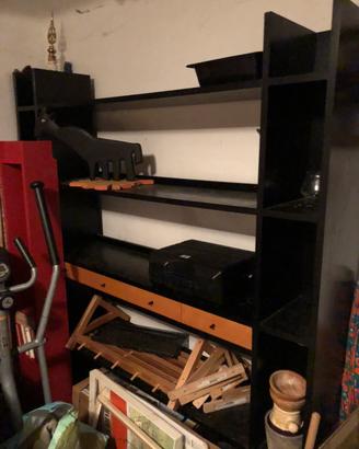 Libreria nera con cassetti faggio