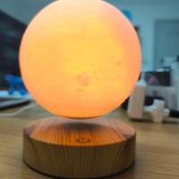 lampada a sospensione magnetica luna