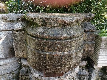 Base in pietra per colonnato