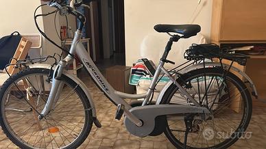 Bicicletta con pedalata assistita