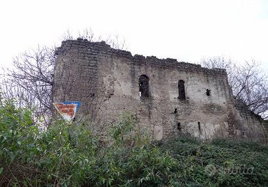 Terreno industriale con rudere