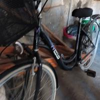 Bicicletta da dona e ragazze