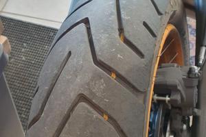 Pneumatici Bridgestone moto 150/70 R17; 90/90 R21
