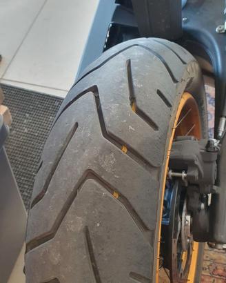Pneumatici Bridgestone moto 150/70 R17; 90/90 R21