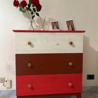 Cassettiera con tre cassetti