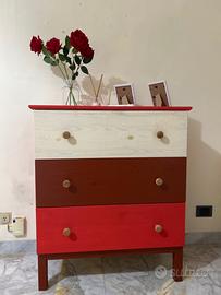 Cassettiera con tre cassetti