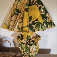 lampada da tavolo in tessuto resinato 