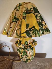 lampada da tavolo in tessuto resinato 