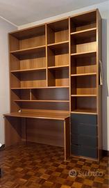 Libreria con tavolo in lastra di noce. 260x45