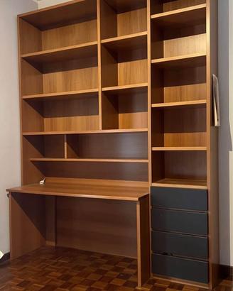 Libreria con tavolo in lastra di noce. 260x45