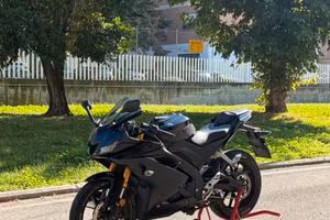 Yamaha YZF-R125 2021