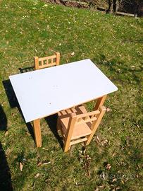 Tavolino in legno artigianale con due seggioline