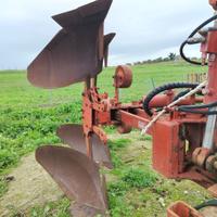 Aratro bivomero voltaorecchio