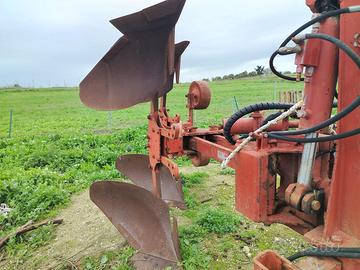 Aratro bivomero voltaorecchio