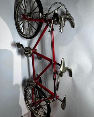 Originale bicicletta decorativa stile tandem