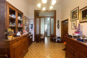 Casa indipendente di 220 m² con più di 5 locali a 