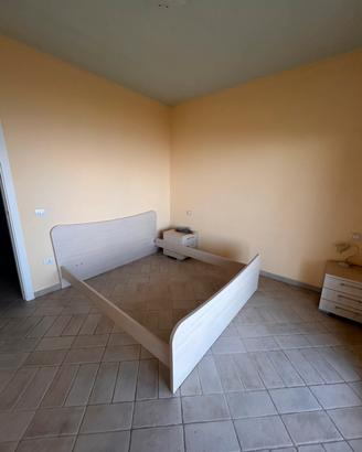 Testiera letto e comodini