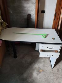 scrivania bianca per  cameretta