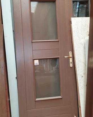 due portoncini in legno