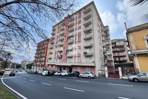 Gioeni / Etnea alta - 4 vani ottìmo investimento