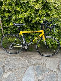 Bici da corsa Decathlon cambio Shimano Tiagra
