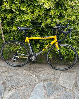 Bici da corsa Decathlon cambio Shimano Tiagra