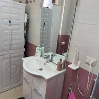 Mobile bagno con lavabo