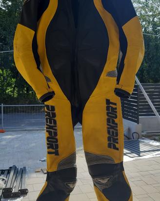 Tuta intera e stivaletti