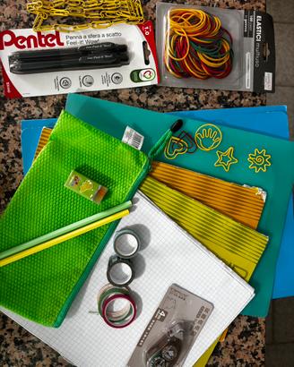 Lotto materiale scolastico