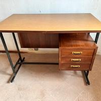 Scrivania modernariato industriale anni '60