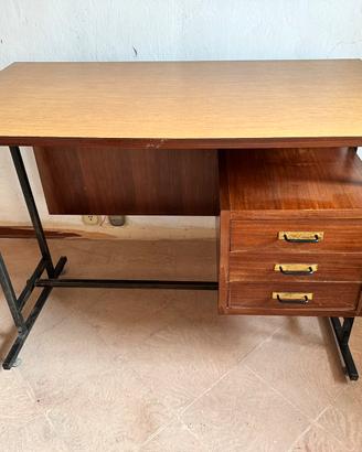 Scrivania modernariato industriale anni '60
