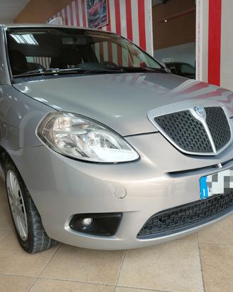 Lancia Ypsilon 1.3 MJT 75 CV Platino