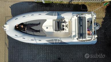 Gommone 7 metri + motore + carrello